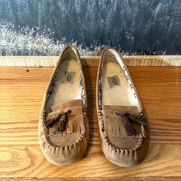UGG Moccasin Shoes - Picture 4 of 6